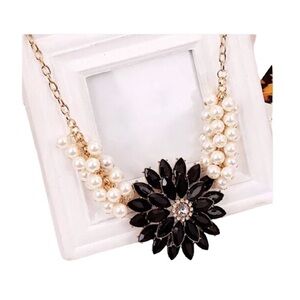 BLACK CRYSTAL FLORAL NECKLACE
